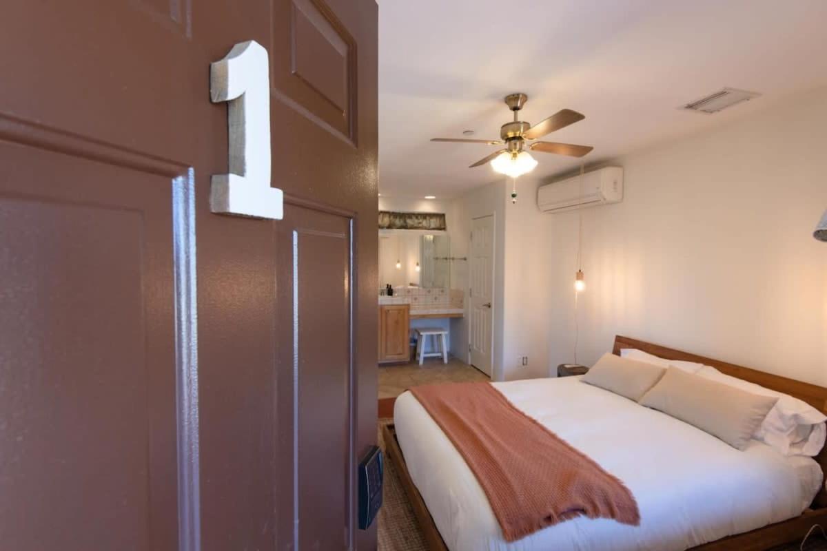 Renovated Lodge - Room 1 With Pool Access Joshua Tree Extérieur photo